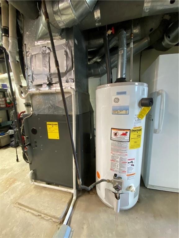 3 Kilbourne Rd, West Salem Twp, PA 16125 - utility room with gas water heater