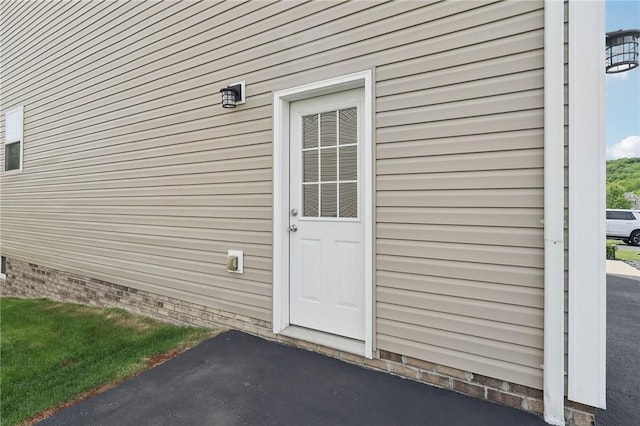 215 Old Hickory Rd, Jackson Twp But, PA 16063 - entrance to property featuring crawl space