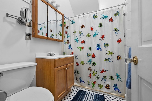 534 Trenton Ave, Regent Square, PA 15221 - full bathroom with a shower stall, toilet, and vanity