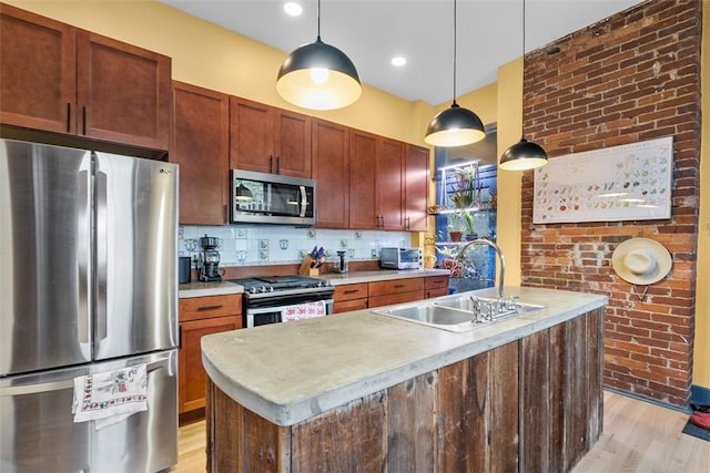 534 Trenton Ave, Regent Square, PA 15221 - kitchen with stainless steel appliances, a sink, light wood finished floors, and light countertops