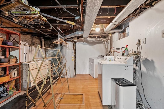 534 Trenton Ave, Regent Square, PA 15221 - below grade area featuring washing machine and clothes dryer and wood finished floors