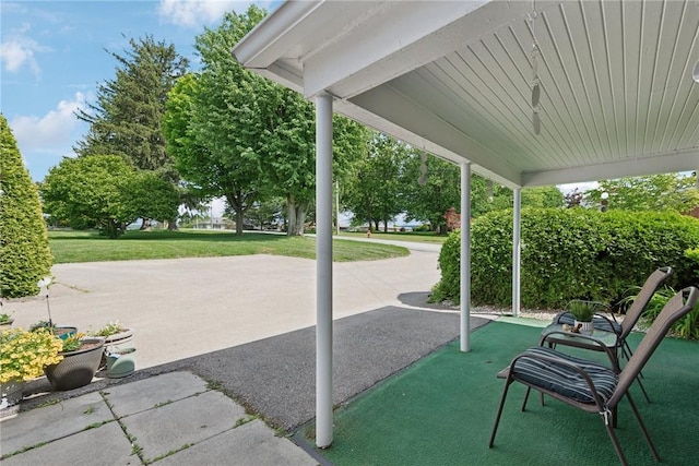 1068 Lakeview Dr, Unity Twp, PA 15650 - view of patio