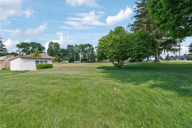 1068 Lakeview Dr, Unity Twp, PA 15650 - view of grassy yard