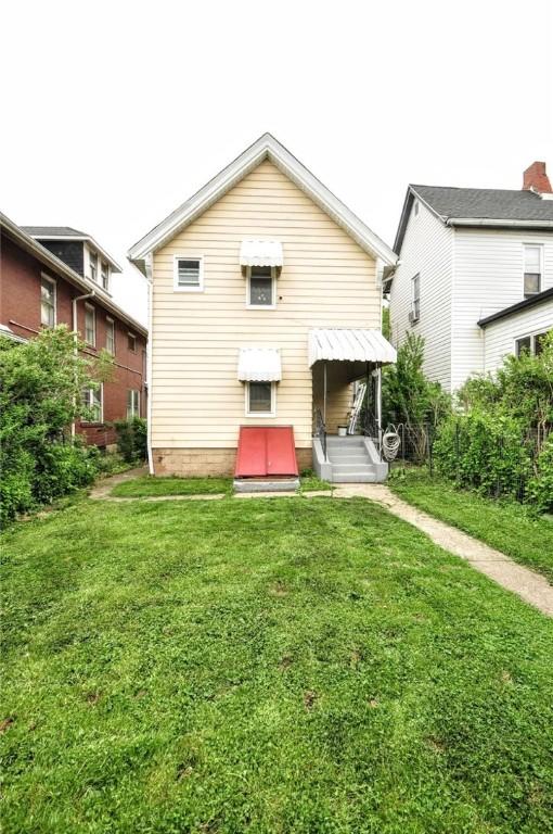 222 Orchard Ave, Canonsburg, PA 15317 - back of house with a yard