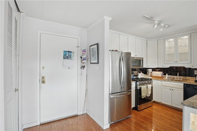 5 Bayard Rd Unit 913, Shadyside, PA 15213 - kitchen with appliances with stainless steel finishes, light wood-style floors, a sink, ornamental molding, and light stone countertops