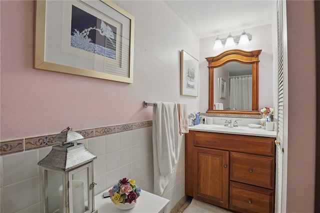 5 Bayard Rd Unit 913, Shadyside, PA 15213 - full bathroom featuring vanity, tile walls, and a wainscoted wall
