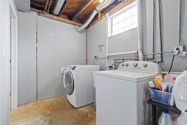 3050 S Park Rd, Bethel Park, PA 15102 - laundry area featuring washing machine and dryer