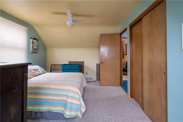 600 Margaret St, Mount Oliver, PA 15210 - bedroom with carpet floors, lofted ceiling, a closet, and a ceiling fan