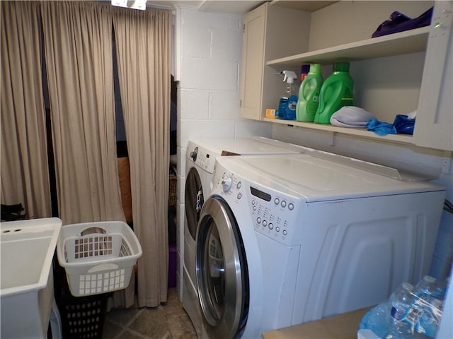 1235 Old Concord Rd, Monroeville, PA 15146 - laundry room with independent washer and dryer