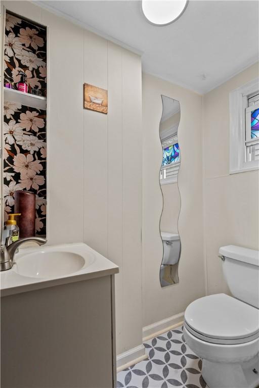 115 Frederick St, Mount Oliver, PA 15210 - bathroom featuring toilet, vanity, and baseboards
