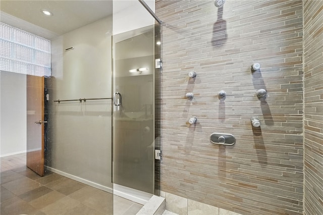 204 Bailey Ave, Mt Washington, PA 15211 - full bath with tiled shower, recessed lighting, tile patterned flooring, and baseboards