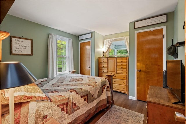 2418 Graceland Rd, Neshannock Twp, PA 16105 - bedroom featuring dark wood finished floors