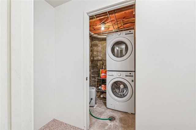 20 Craighead Dr, Hidden Valley, PA 15502 - laundry room featuring stacked washer and clothes dryer