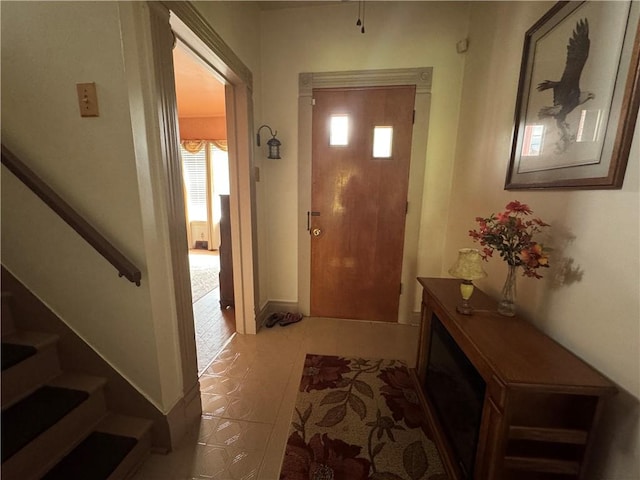 509 N Mercer St, New Castle/1St, PA 16101 - foyer entrance with baseboards