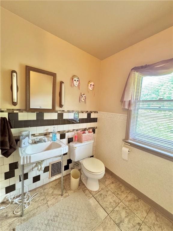 509 N Mercer St, New Castle/1St, PA 16101 - half bath with toilet, tile patterned flooring, baseboards, and a sink
