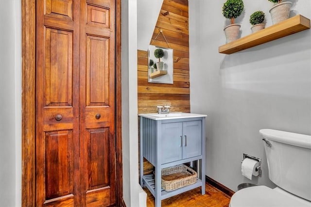 439 Pleasant Hill Rd, Allegheny Twp Wml, PA 15656 - bathroom featuring toilet, vanity, and baseboards