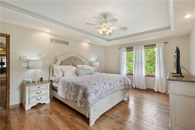 321 Ivy Dr, Pine Twp Nal, PA 15044 - bedroom with a tray ceiling, wood-type flooring, recessed lighting, and a ceiling fan
