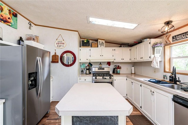34 Max St, Hempfield Twp Wml, PA 15601 - kitchen with stainless steel appliances, a sink, a textured ceiling, dark wood finished floors, and ornamental molding