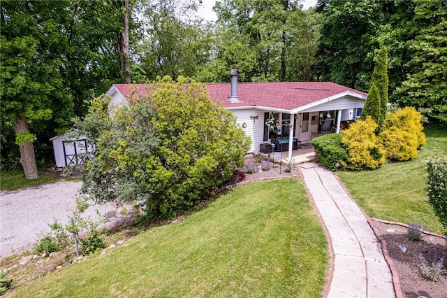 34 Max St, Hempfield Twp Wml, PA 15601 - view of front facade featuring covered porch and a front yard