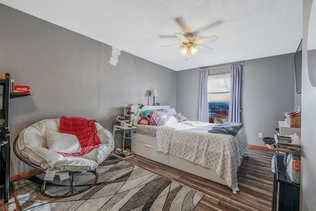 346 Pine St, Ambridge, PA 15003 - bedroom featuring ceiling fan, wood finished floors, and a textured ceiling