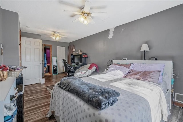 346 Pine St, Ambridge, PA 15003 - bedroom with wood finished floors, a closet, and a ceiling fan