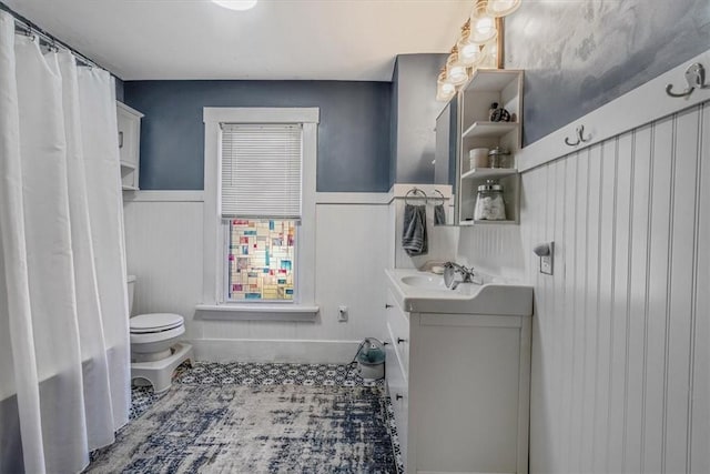 346 Pine St, Ambridge, PA 15003 - bathroom featuring toilet, vanity, a wainscoted wall, a decorative wall, and a shower with shower curtain