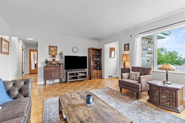 920 Maple Ave, Castle Shannon, PA 15234 - living area with crown molding and baseboards