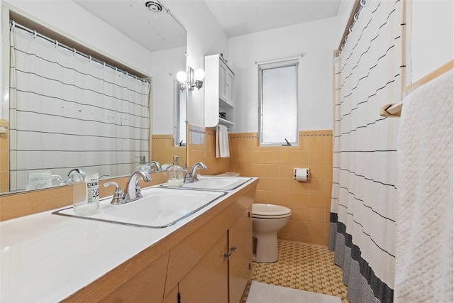920 Maple Ave, Castle Shannon, PA 15234 - full bathroom featuring vanity, tile walls, wainscoting, toilet, and curtained shower