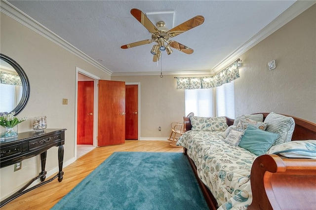 3098 Clay Pike St, Sewickley Twp, PA 15637 - living area with wood finished floors, a ceiling fan, ornamental molding, and baseboards