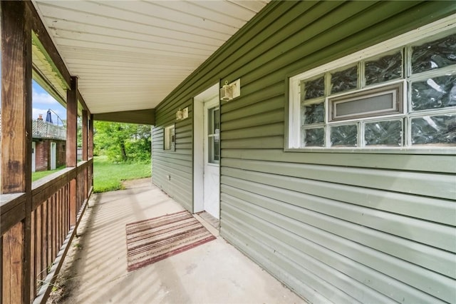 914 Western Ave, Jeannette, PA 15644 - view of covered porch