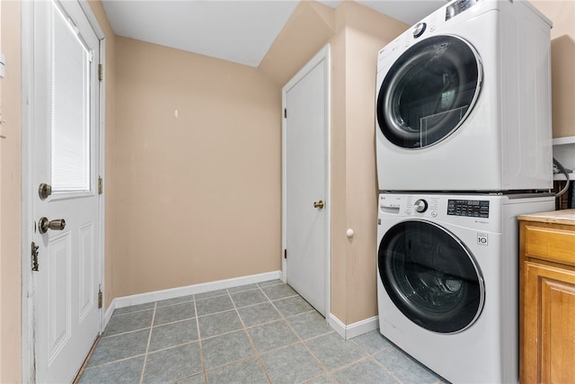 271 Harbison Rd, Buffalo Twp But, PA 16055 - laundry area featuring stacked washer / drying machine, baseboards, and cabinet space