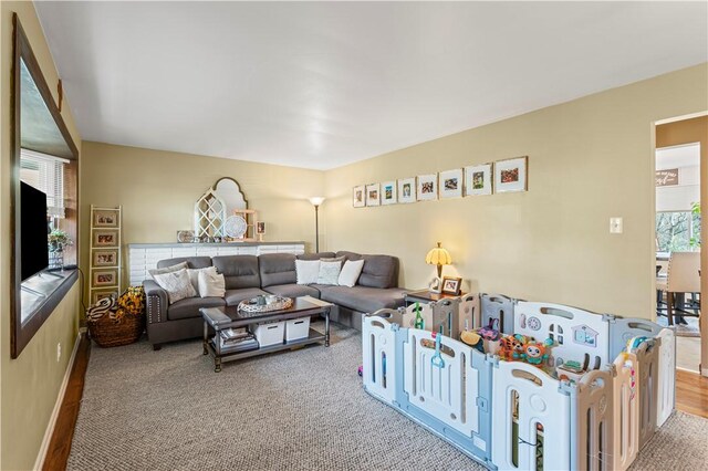 2092 Arnold Acres Dr, Banksville/Westwood, PA 15205 - view of carpeted living room