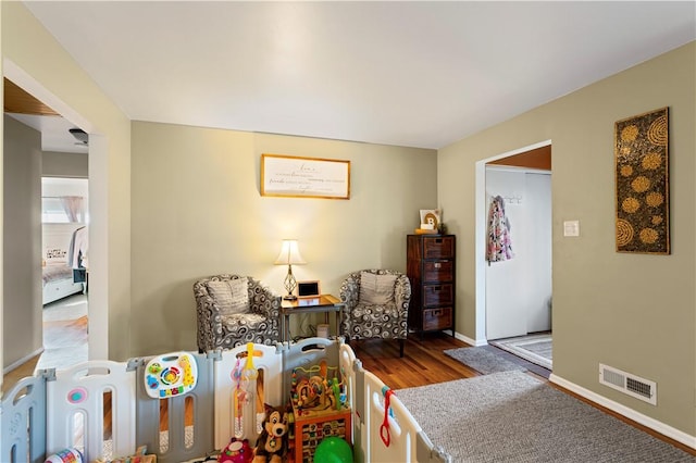 2092 Arnold Acres Dr, Banksville/Westwood, PA 15205 - sitting room featuring wood finished floors and baseboards