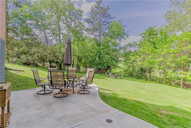 5125 Curry Rd, Baldwin Boro, PA 15236 - view of patio with outdoor dining area