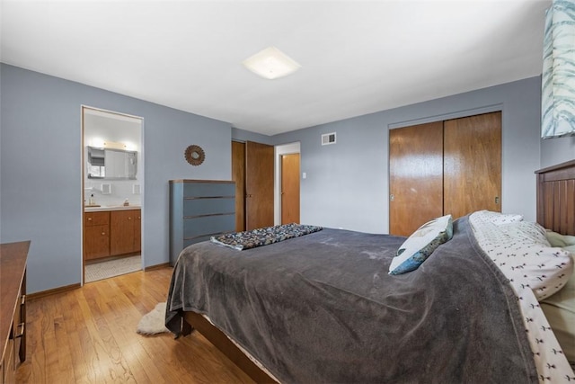 1111 Oriole Dr, Green Tree, PA 15220 - bedroom featuring light wood-style flooring, connected bathroom, and baseboards