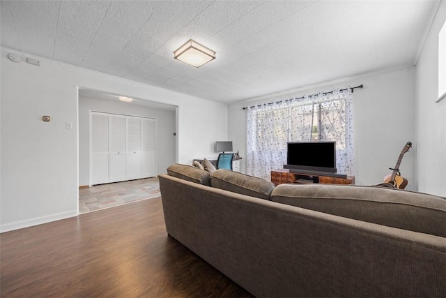 1111 Oriole Dr, Green Tree, PA 15220 - living room featuring dark wood finished floors and baseboards