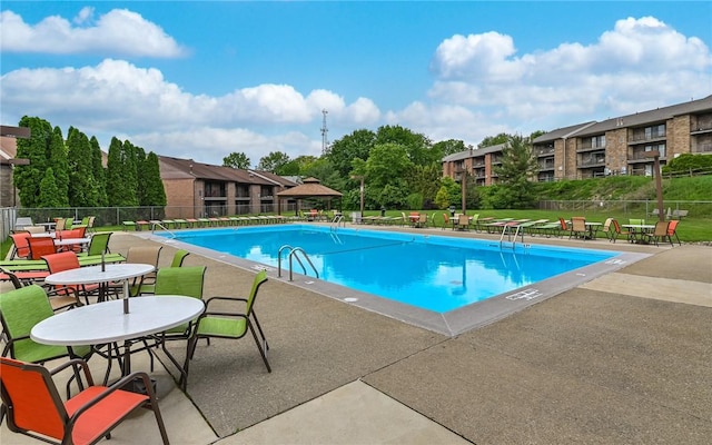 1556 Fairmont St, Wilkinsburg, PA 15221 - community pool with a patio