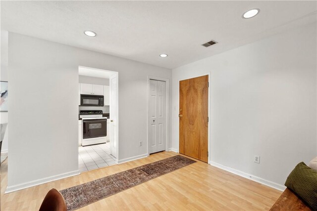 100 Denniston St Unit 211, Shadyside, PA 15206 - entrance foyer with light wood finished floors, recessed lighting, and baseboards