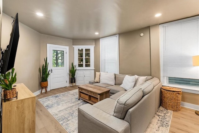 639 Tingley Ave, Bellevue, PA 15202 - living area featuring light wood-style floors, recessed lighting, and baseboards