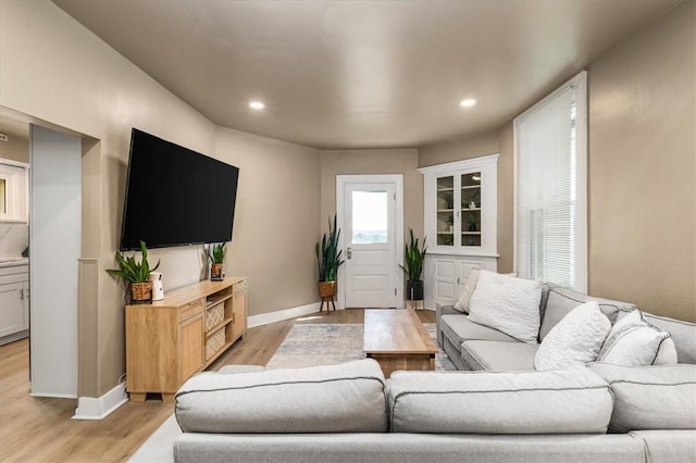 639 Tingley Ave, Bellevue, PA 15202 - living room with light wood-style flooring, recessed lighting, and baseboards