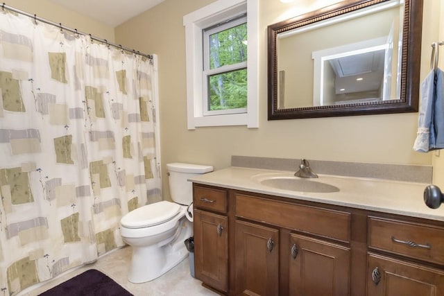2226 County Line Rd, Donegal Wml, PA 15622 - bathroom with toilet, vanity, and curtained shower