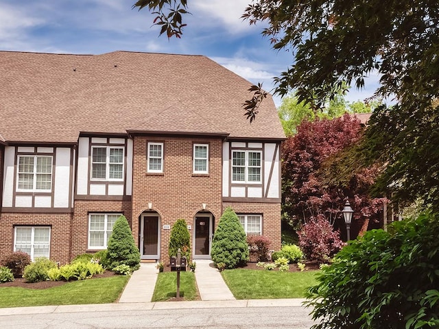 824 Kingsberry Cir, Mt Lebanon, PA 15234 - view of front of house featuring brick siding, a shingled roof, stucco siding, and a front yard