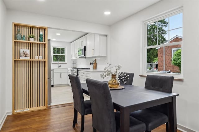 8061 Lindisfarne Dr, Mccandless, PA 15237 - dining space featuring light wood finished floors, recessed lighting, and baseboards