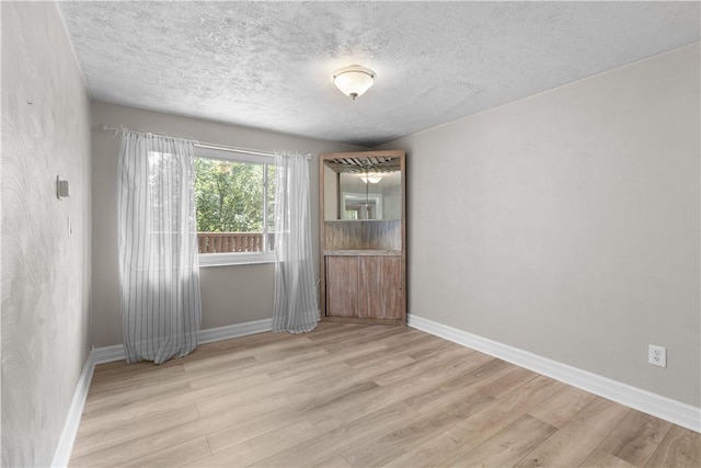 887 E Arcadia Dr, Mccandless, PA 15237 - spare room featuring a textured ceiling and wood finished floors