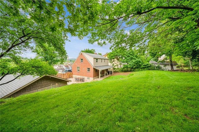 307 Schwartz Ave, Shaler, PA 15209 - view of grassy yard with a patio