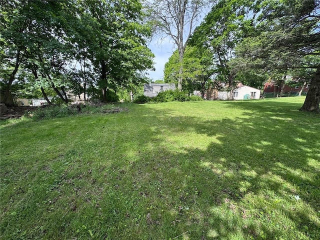 608 Wible Run Rd, Shaler, PA 15209 - view of grassy yard