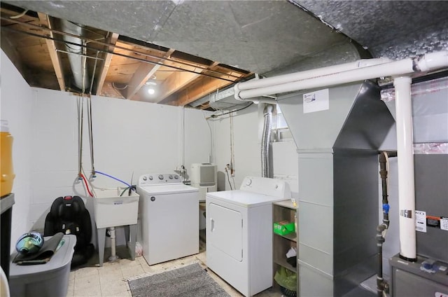 2 Sunnyside Dr, Braddock Hills, PA 15221 - washroom with washer and clothes dryer