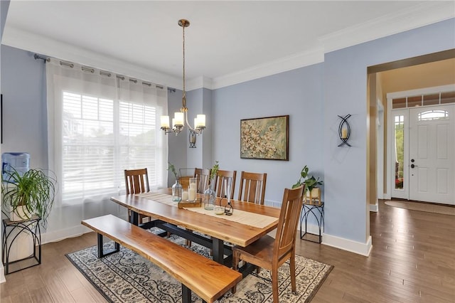 5525 Fontana Ct, Murrysville, PA 15632 - dining space featuring wood finished floors, a chandelier, crown molding, and baseboards
