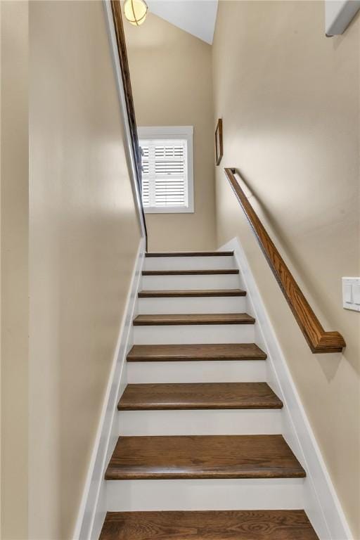 5525 Fontana Ct, Murrysville, PA 15632 - view of stairs