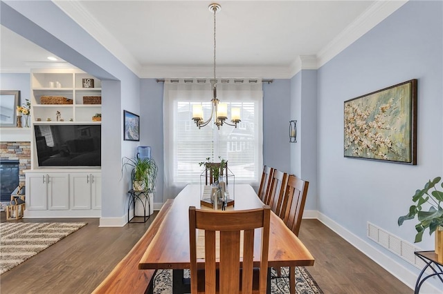 5525 Fontana Ct, Murrysville, PA 15632 - dining room featuring a chandelier, dark wood-style flooring, crown molding, and baseboards